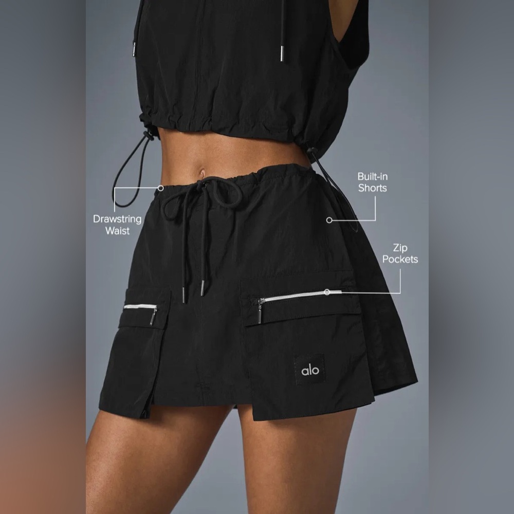 ALO YOGA | ✨NEW✨ Crinkle Surplus Mini Skirt in Black - Picture 2 of 6